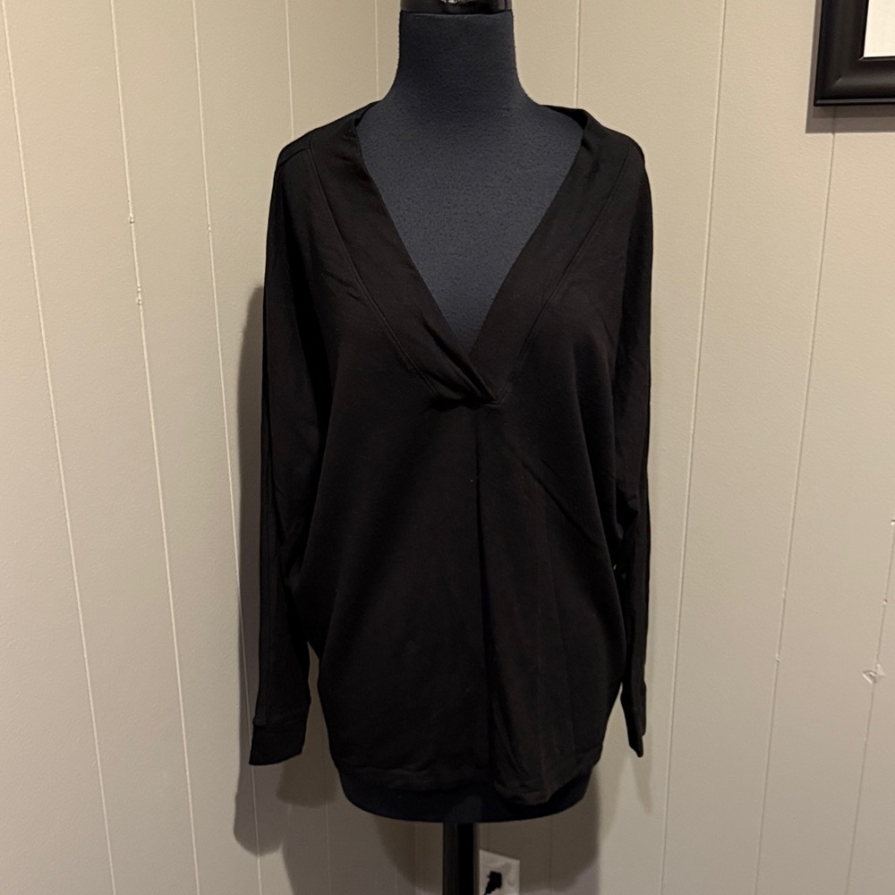 B22 Hatch Women 2 Deep V Neck Elegant Black Tunic Top Contemporary Casual Prep